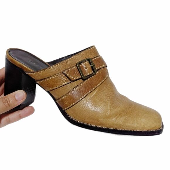 GIANNI BINI Honey Brown Buckle Accent Slip On Mule - Picture 2 of 13